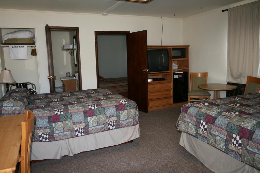 Falls Motel Thompson Falls Екстериор снимка