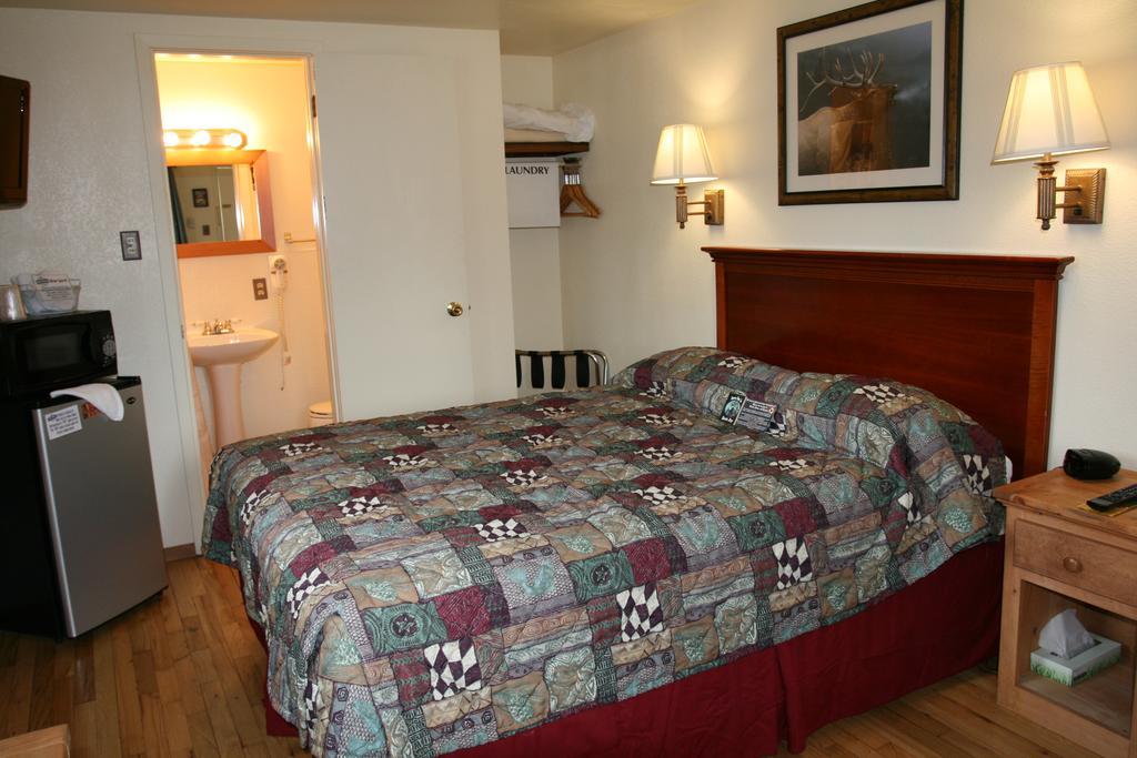 Falls Motel Thompson Falls Екстериор снимка