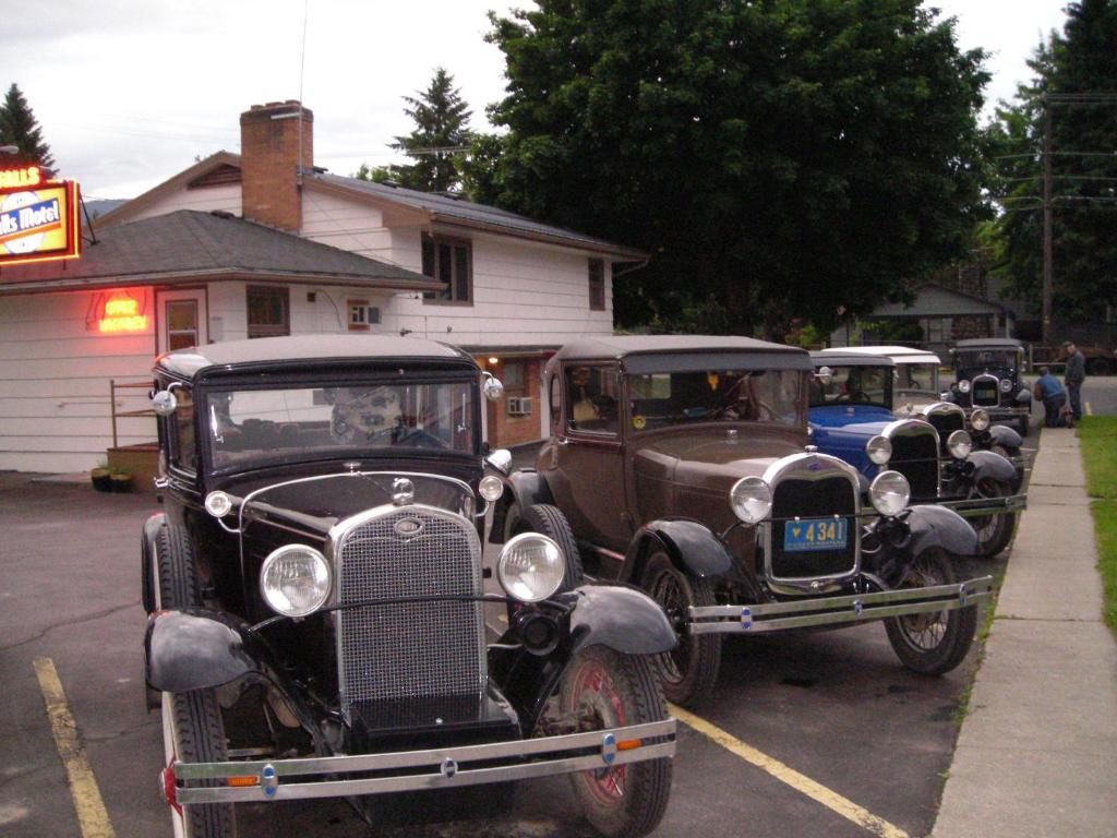 Falls Motel Thompson Falls Екстериор снимка