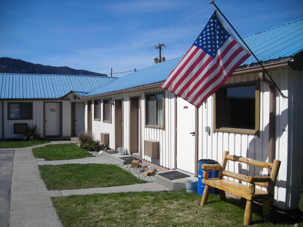 Falls Motel Thompson Falls Екстериор снимка