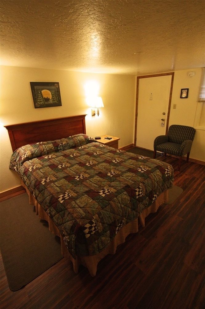 Falls Motel Thompson Falls Екстериор снимка