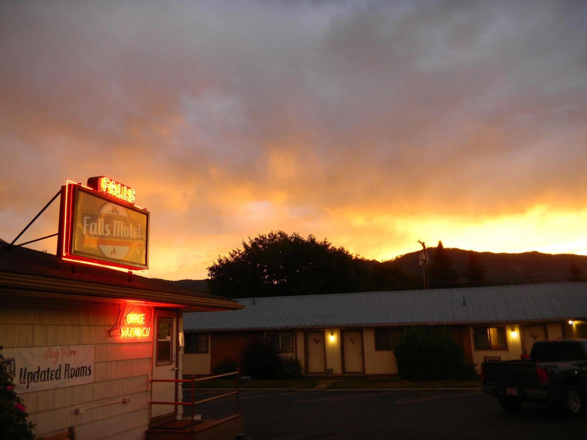 Falls Motel Thompson Falls Екстериор снимка