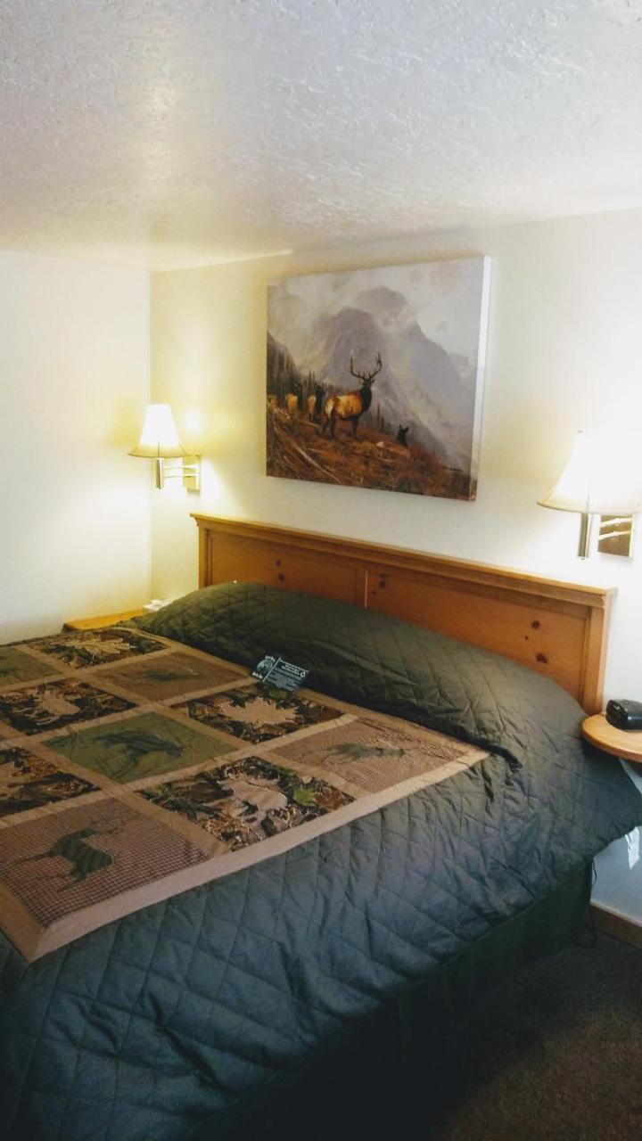 Falls Motel Thompson Falls Екстериор снимка