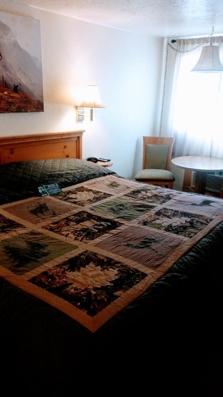 Falls Motel Thompson Falls Екстериор снимка
