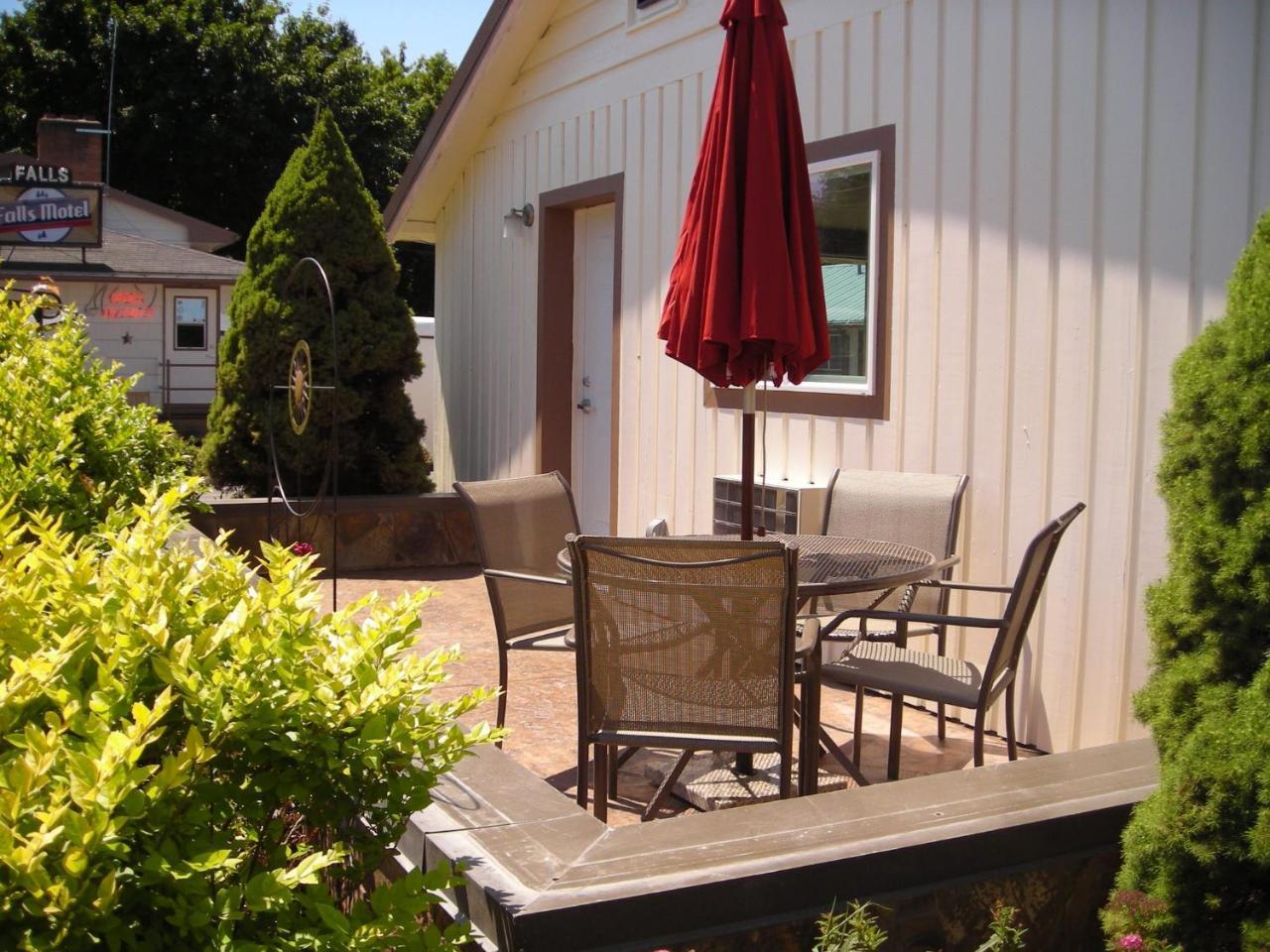 Falls Motel Thompson Falls Екстериор снимка